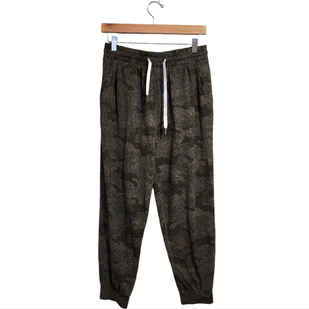 FEAT Roam‎ Camo joggers loungewear activewear Size Medium